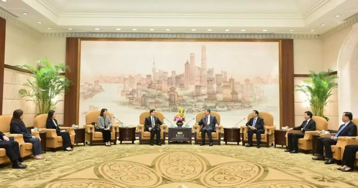 李家超會晤上海市委書記陳吉寧及上海市市長龔正