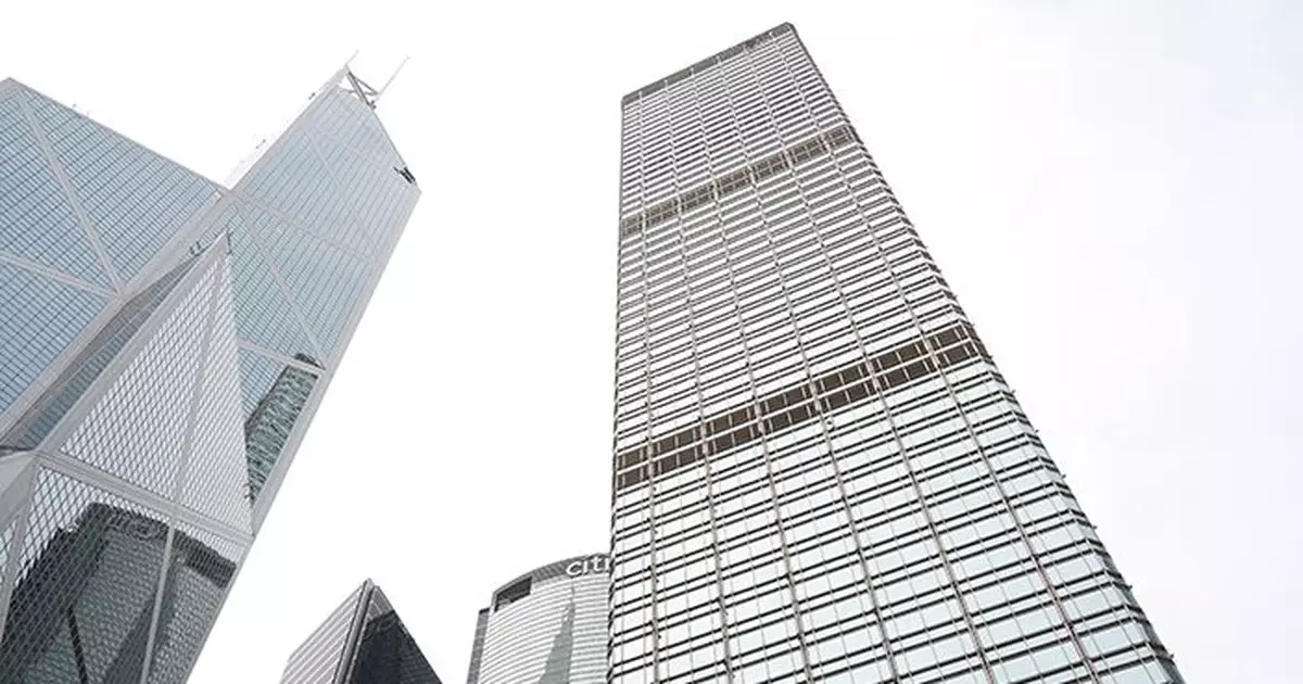 男子闖長江集團中心被拒大堂潑紅油　40歲內地漢涉刑毀被捕