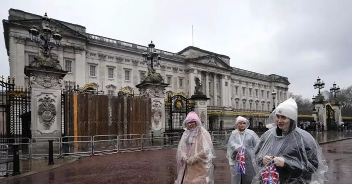 不存在的美景！AI合成白金漢宮聖誕市集   各國遊客現場撲空怒轟