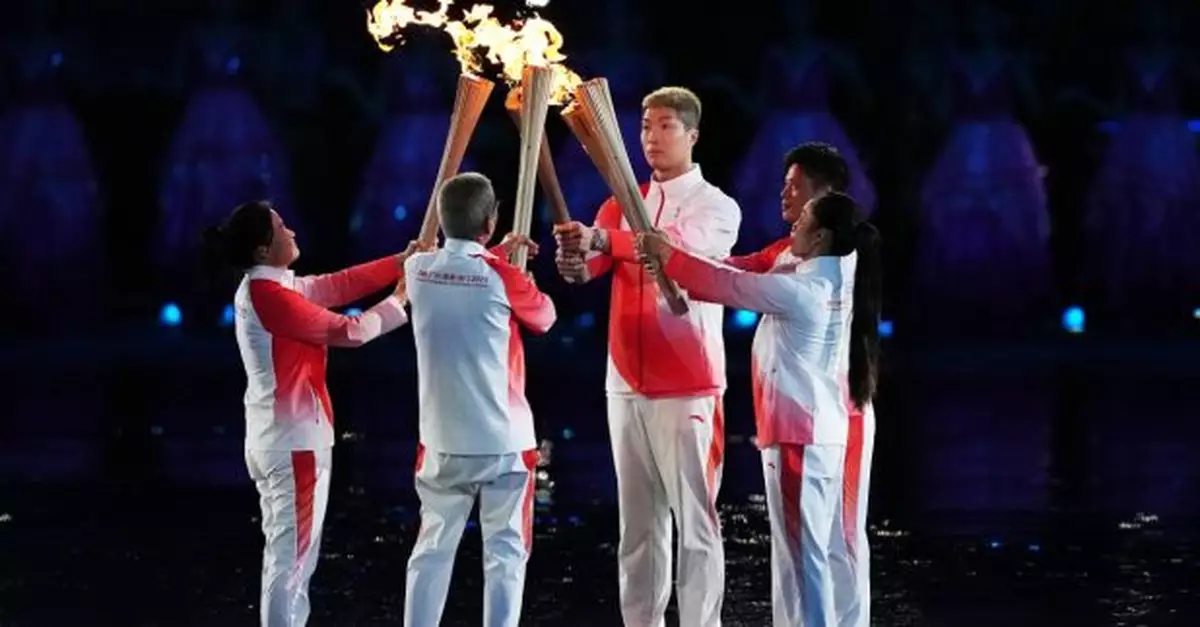 十五運會｜張家朗共同點燃主火炬　開幕式以主題曲作結