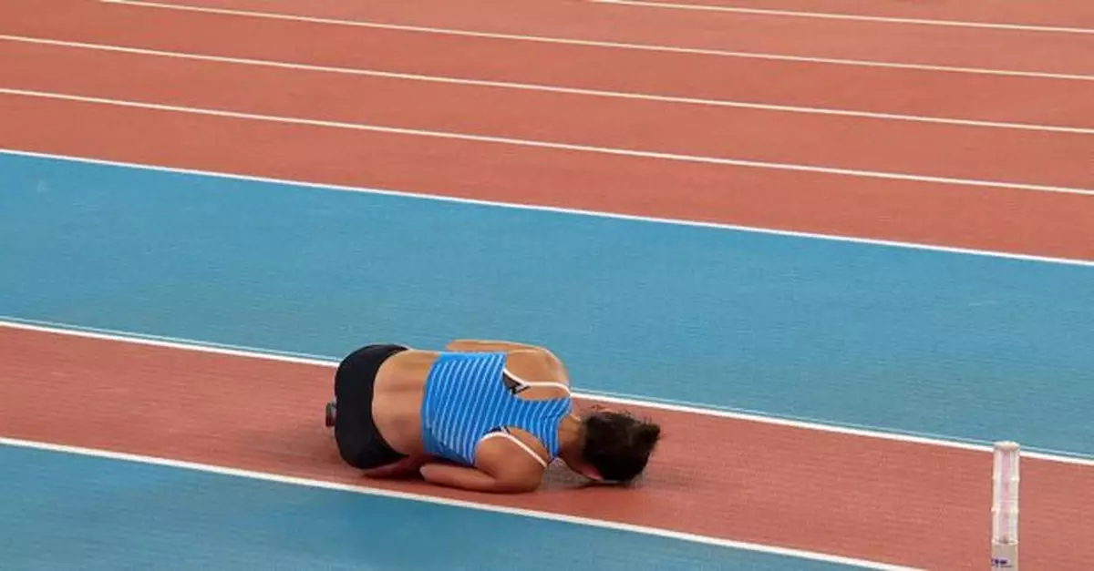 十五運會｜女子跳遠港隊俞雅欣助跑時跌倒受傷　未能繼續比賽