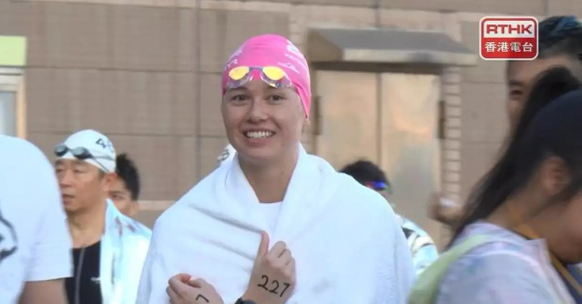 渡海泳今早舉行參賽者包括何詩蓓　稱與泳池分別大有很不同體驗