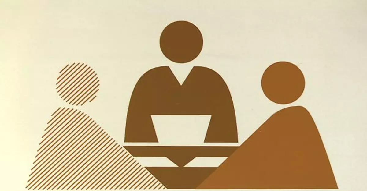 宏福苑五級火｜18區弔唁處供市民簽署弔唁冊悼念罹難者