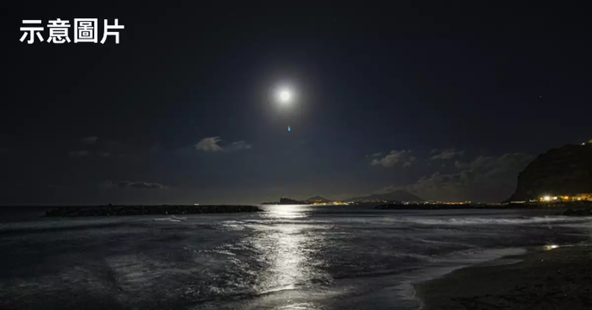 男女躺漂浮平台公然激戰上演「活春宮」嬌喘響徹泰海灘 後續曝光