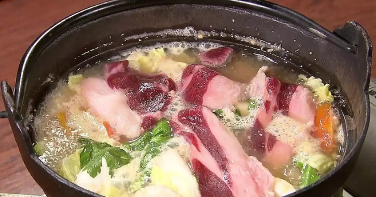 東京野味餐廳推熊肉火鍋爆紅 大廚：冬眠前脂肪厚實味道更佳！