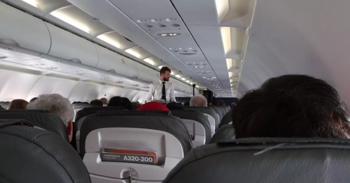 資深空服員揭常見搭機誤區 外套塞置物櫃恐致航班延誤且不衛生