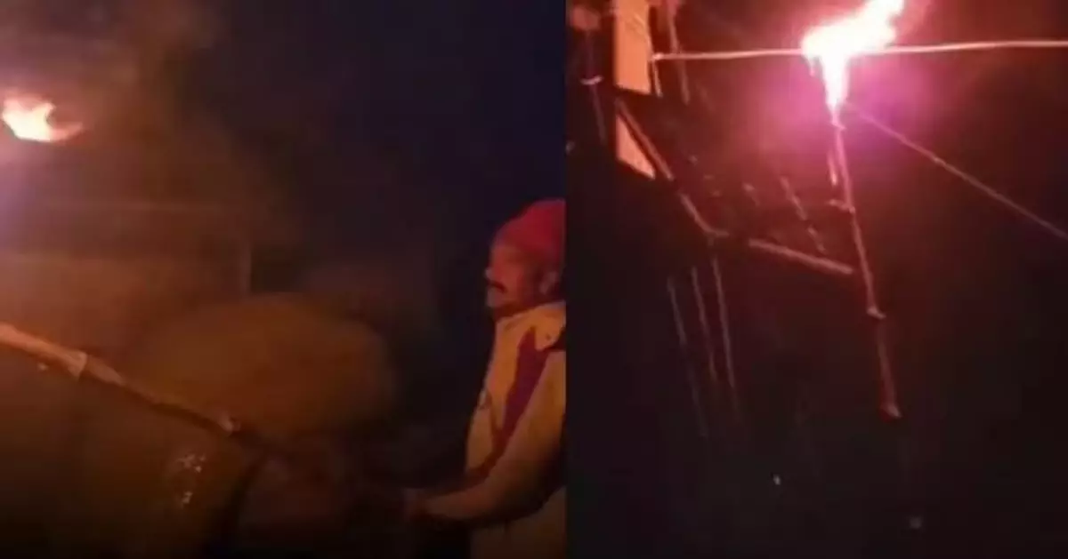 印度男深夜持燃燒木棍照太陽能板「發電」 奇招曝光引起網民反應兩極