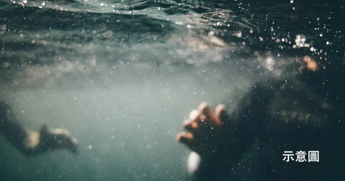 日全盲視障老翁離奇墮海身亡 距岸2米處被尋得附近尋得導盲杖