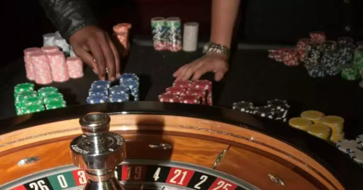 澳洲賭場2個月連贏逾600萬惹疑 哈薩克夫妻被揭上衣藏鏡頭出千下場曝光