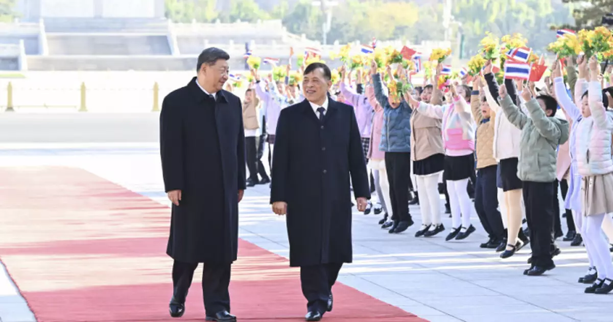 習近平向泰王哇集拉隆功致電 祝賀泰國國慶