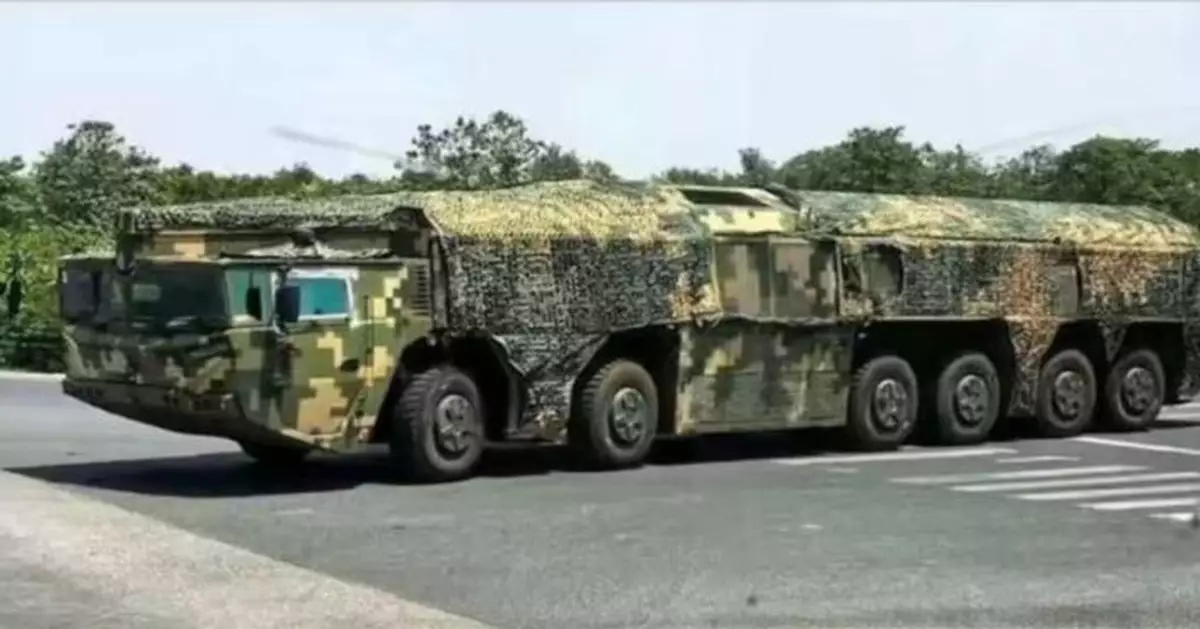 東風-27射程逼近8000公里 臨門撤下閱兵引揣測 美航母被迫後撤安全距離