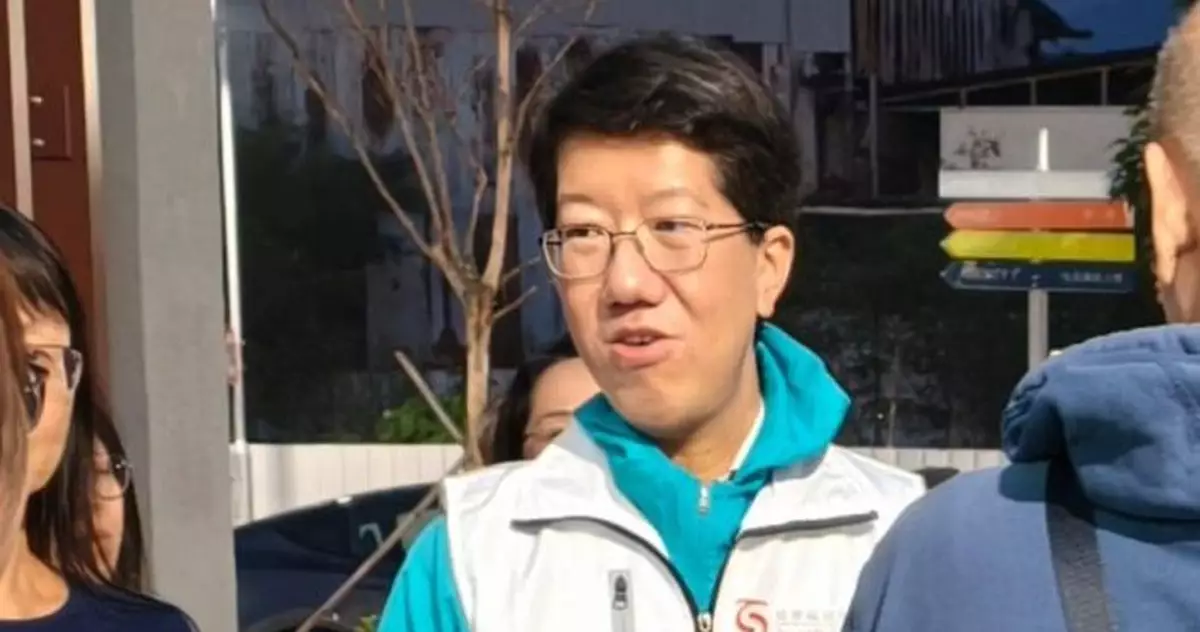 大埔五級火｜杜永恒到「博愛江夏圍村」探望災民 送上港鐵捐助八達通