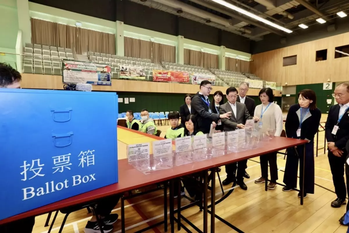 2025立法會選舉｜李家超視察票站 再次呼籲市民踴躍投票