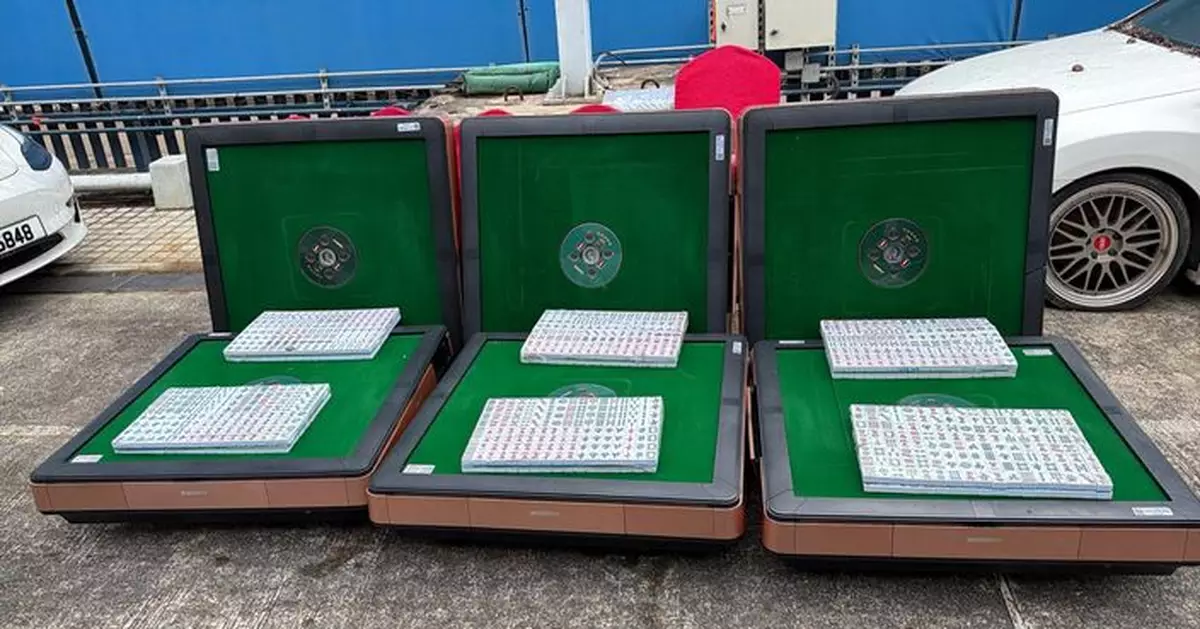 警方元朗住宅單位搗破非法賭檔 拘捕23名男女包括一名經營者