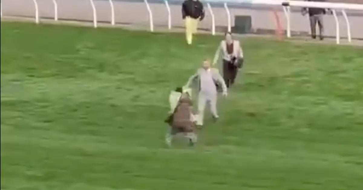 59歲男子沙田馬場賽事期間 衝出賽道表達訴求被捕