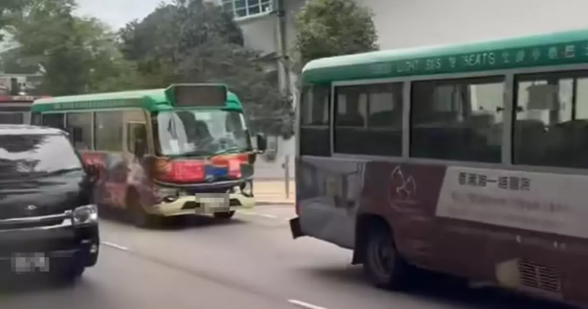 薄扶林道兩小巴與的士相撞 12人受傷