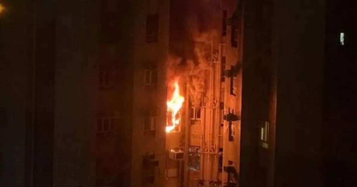 屯門景峰花園有單位起火 一名女子手腳燒傷送院