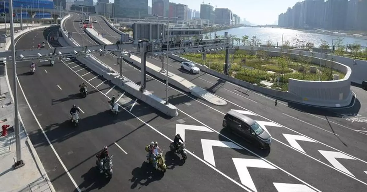 啟德隧道不能直上觀塘繞道　路政署增警告標誌提醒車輛勿駛入巴士線