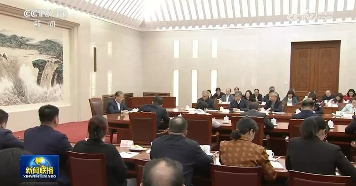 趙樂際與人大代表座談 促依法履職完成大會預定任務