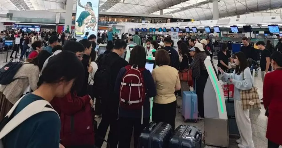 聖誕長假期首日 截至下午4時出入境人次逾80萬