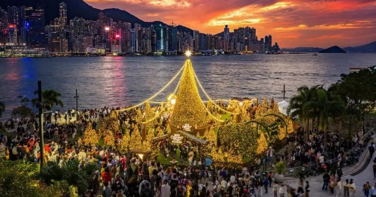 西九聖誕小鎮實施單向人流管理 道路非常繁忙籲公眾乘公共交通前往