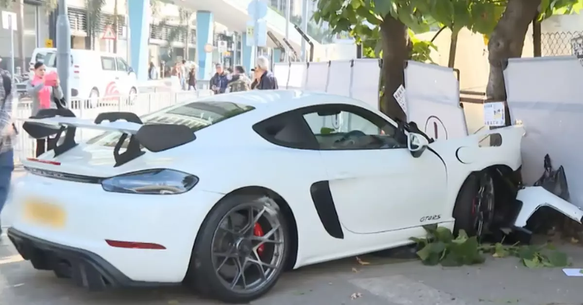 私家車元朗衝上行人路 7旬男途人遭撞昏迷送院