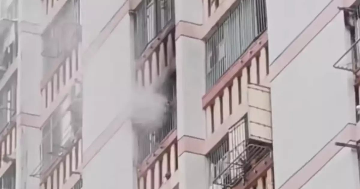 疑煮食爐燃點雜物 黃大仙富山邨單位火警80歲男子受傷送院