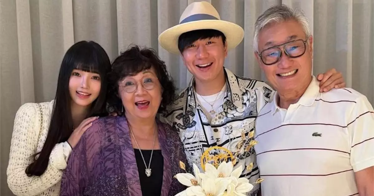 林俊傑突認愛小20歲網紅女友 晒「一家四口」甜蜜合照