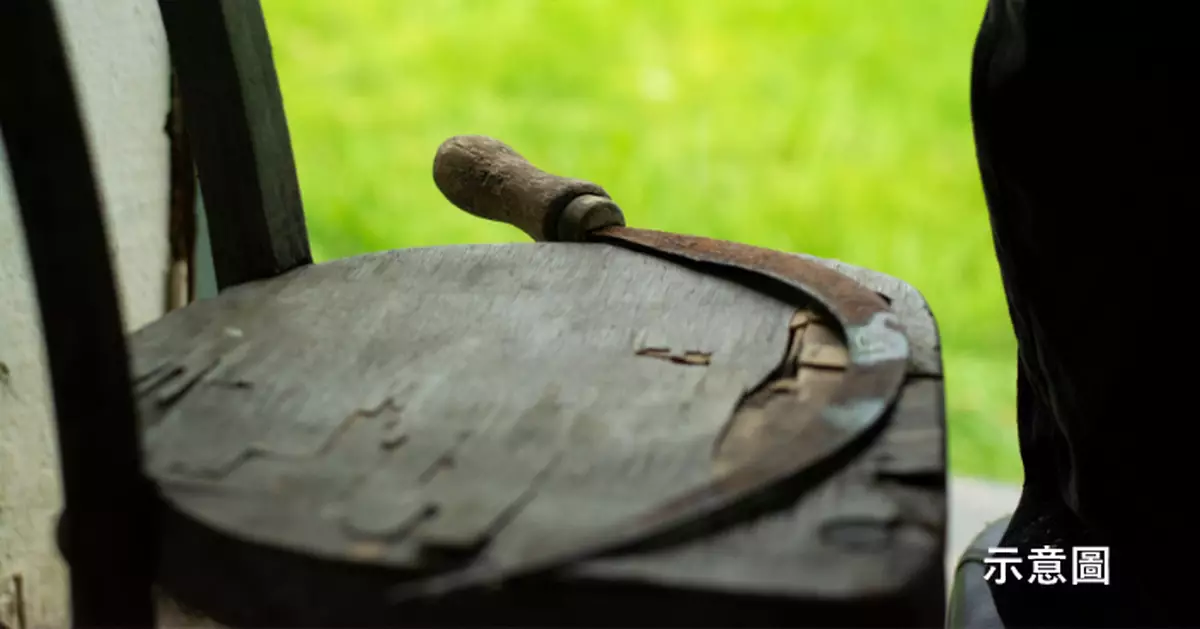 疑妻外遇持鐮刀奪命​ 印度男與遺體自拍上傳社群​標註「背叛的代價」