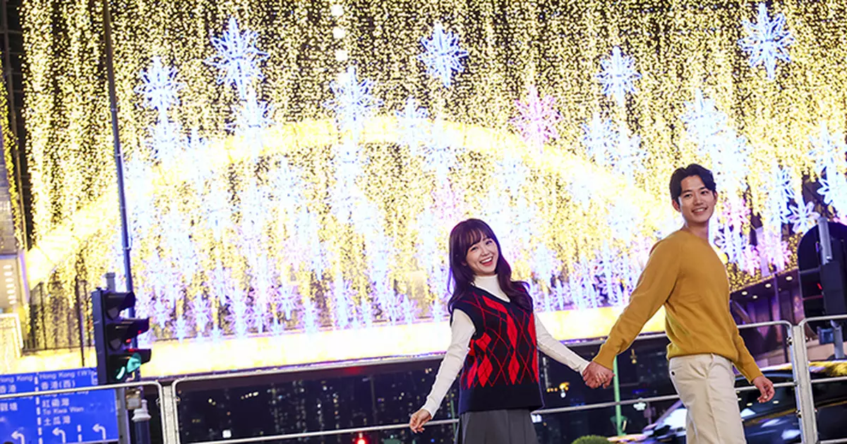 尖東聖誕燈飾亮燈 市政局百週年紀念花園首設大型燈飾 逾20萬顆垂珠星海打卡熱點