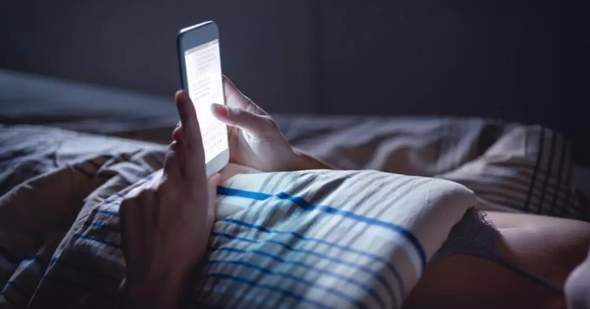 長期無目的碌手機或令大腦超載失憶？日醫列「手機失智症」10大症狀警示