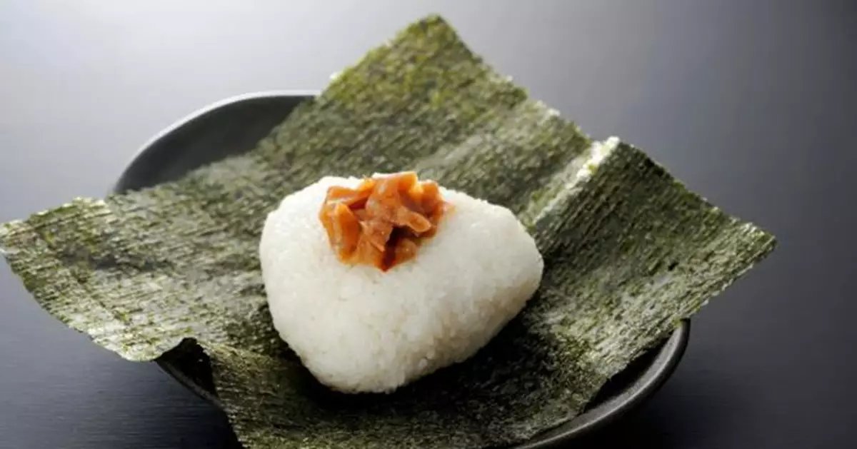 「窮人恩物」變奢侈品！日本三文魚飯糰價格飆漲逾倍 民眾歎：飯糰自由沒了