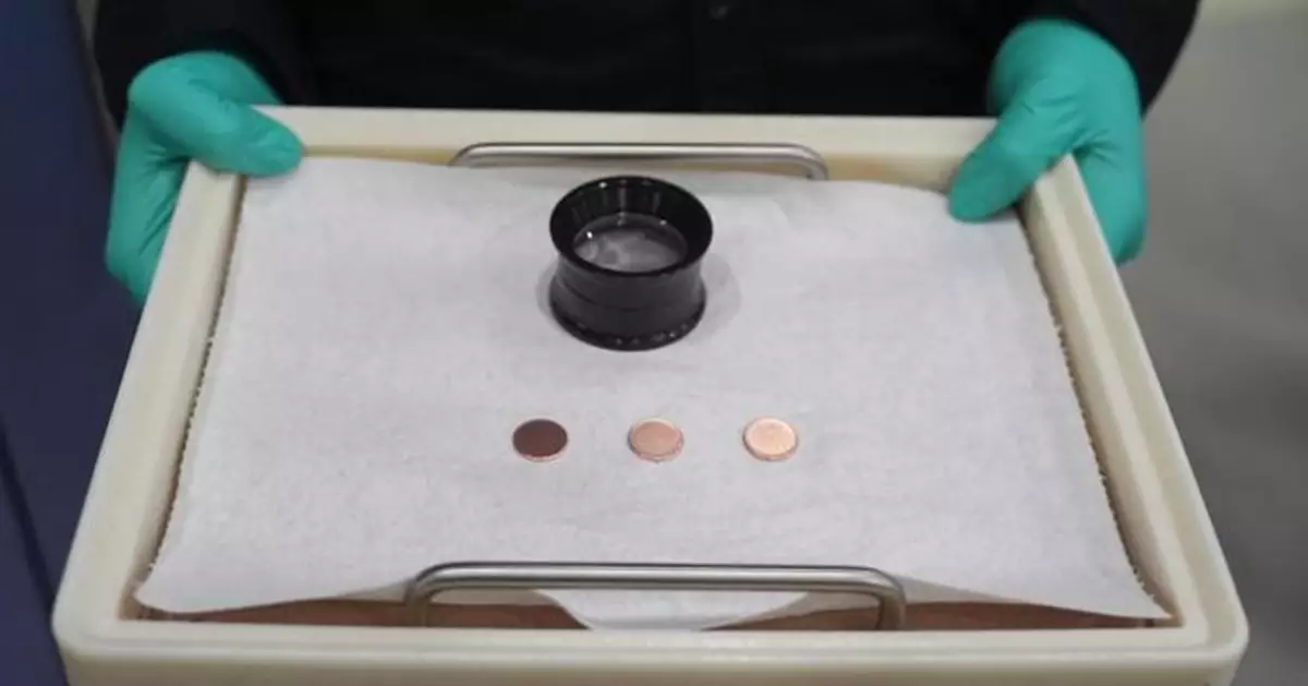 刻著奧米伽的最後1美仙！美國停產前最終拍賣 232套紀念幣拍出1.3億天價