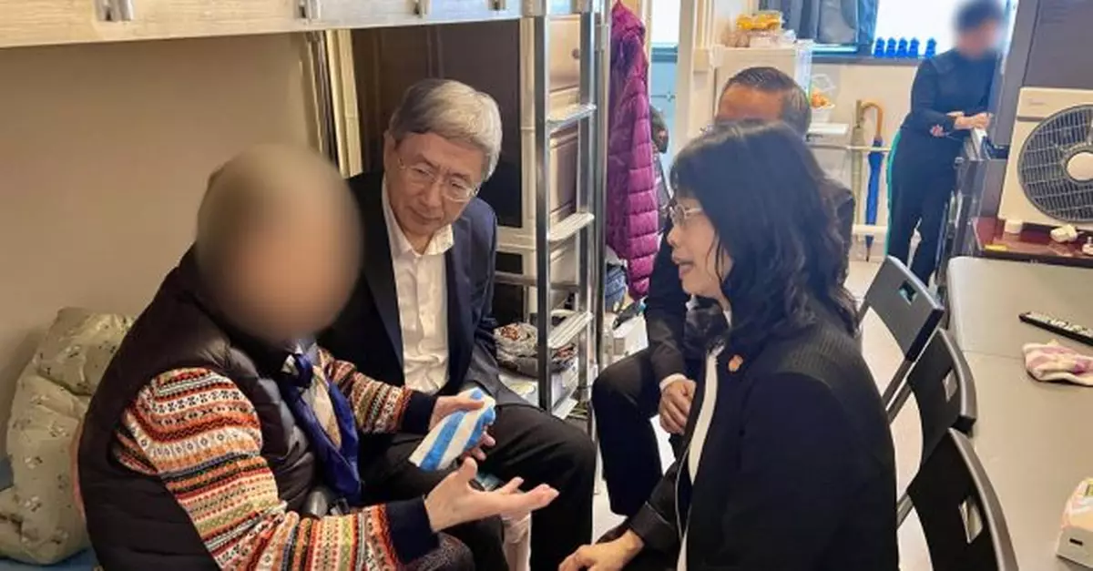 大埔五級火｜卓永興到元朗過渡性房屋慰問災民 稱政府定傾盡全力善後