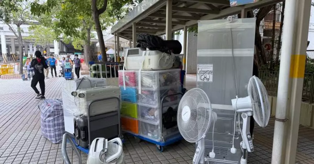 宏福苑五級火｜居民續返宏志閣取物品　有居民斥管理公司監管不力