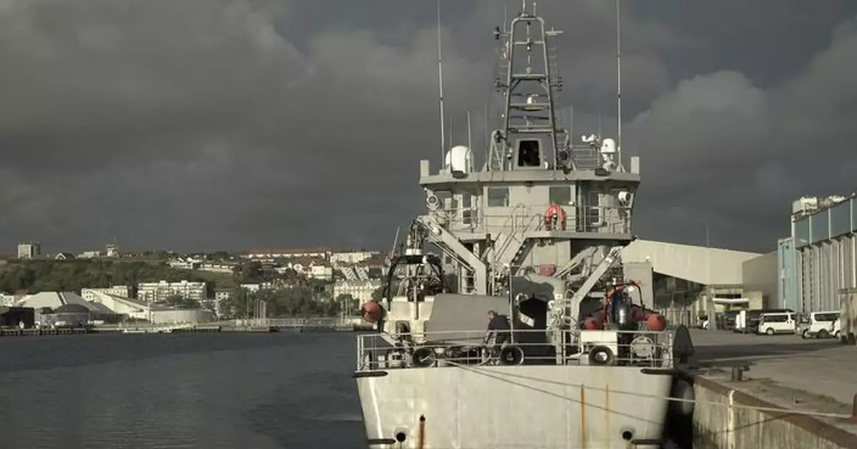 2025年共有41472名非法移民乘坐偷渡船橫越英倫海峽