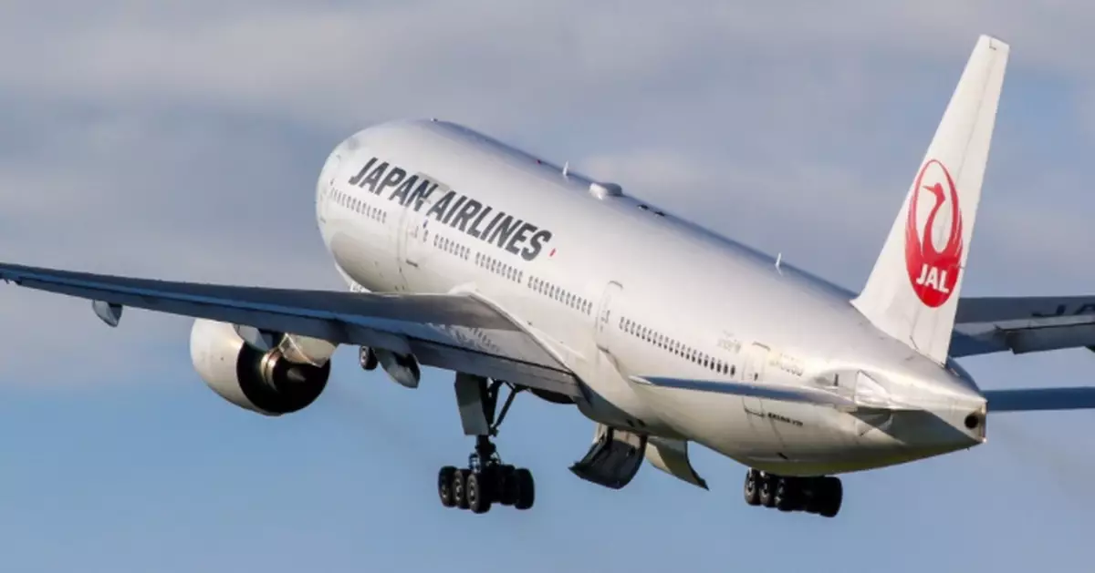 起飛前操作不當撞跑道指示燈 日客機輪胎受損航班被迫取消