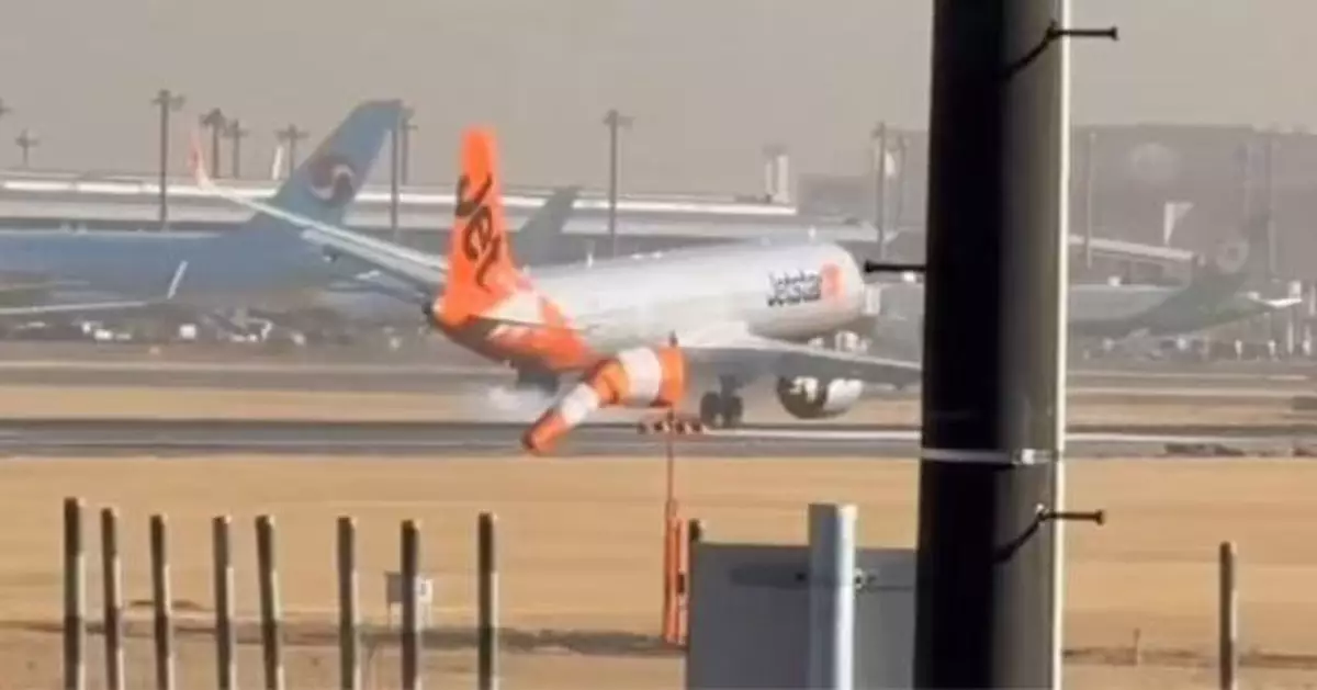 降落成田機場遇強勁側風 捷星日本航空客機激烈搖晃「硬著陸」惹議