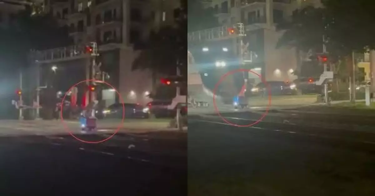 有片！送餐中突停鐵軌上 美Uber Eats外賣機械人遭火車高速撞碎