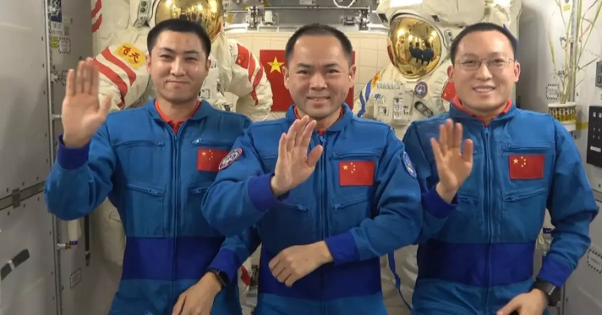 神舟二十一號航天員乘組 向全國人民送上新年祝福