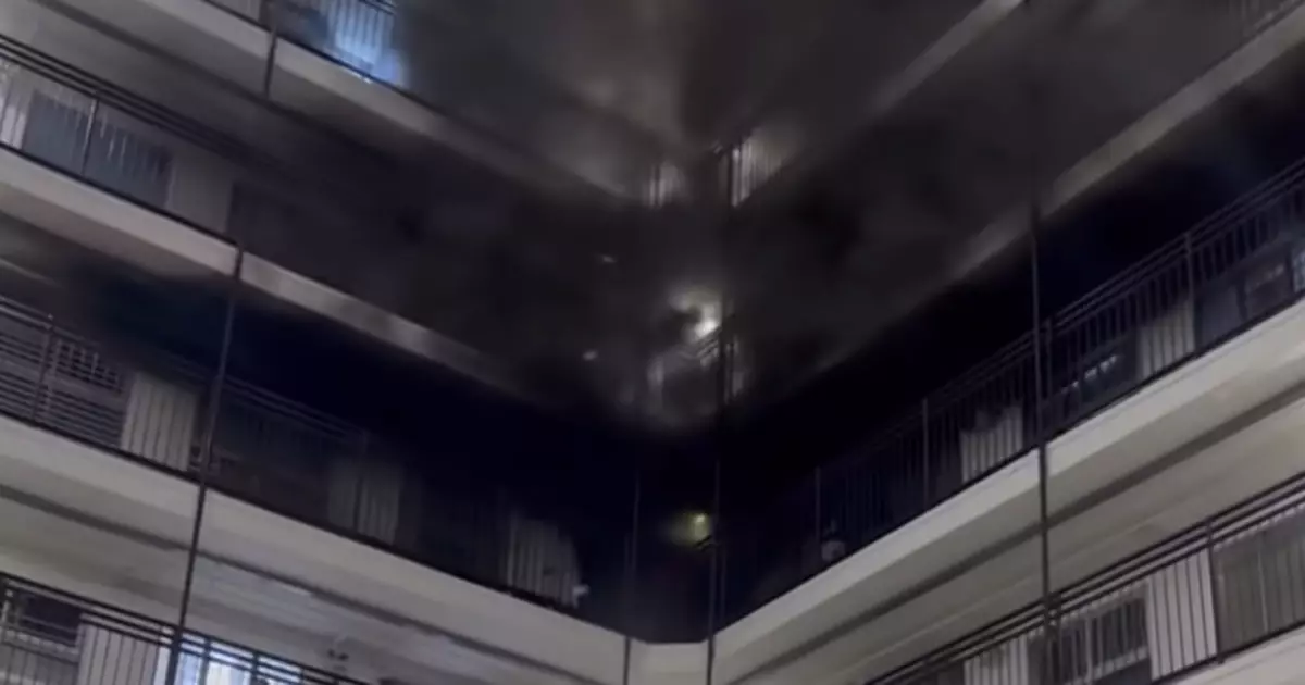 葵涌麗瑤邨火警4人送院 疑手機充電器起火肇禍