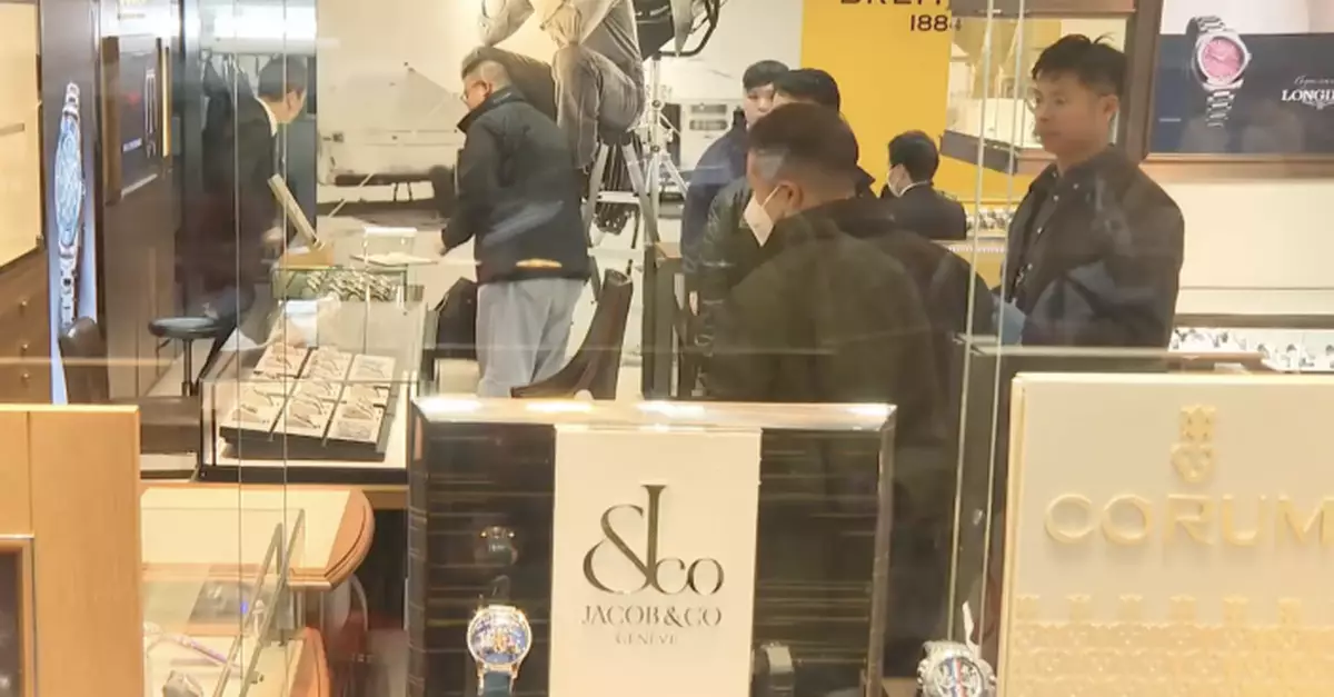 尖沙咀錶行遇劫失60多萬元手錶　警方追緝一男子