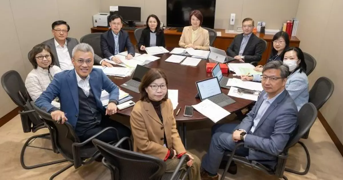 新一屆立會周三首次會議 李慧琼與內務委員會正副主席等舉行預備會議