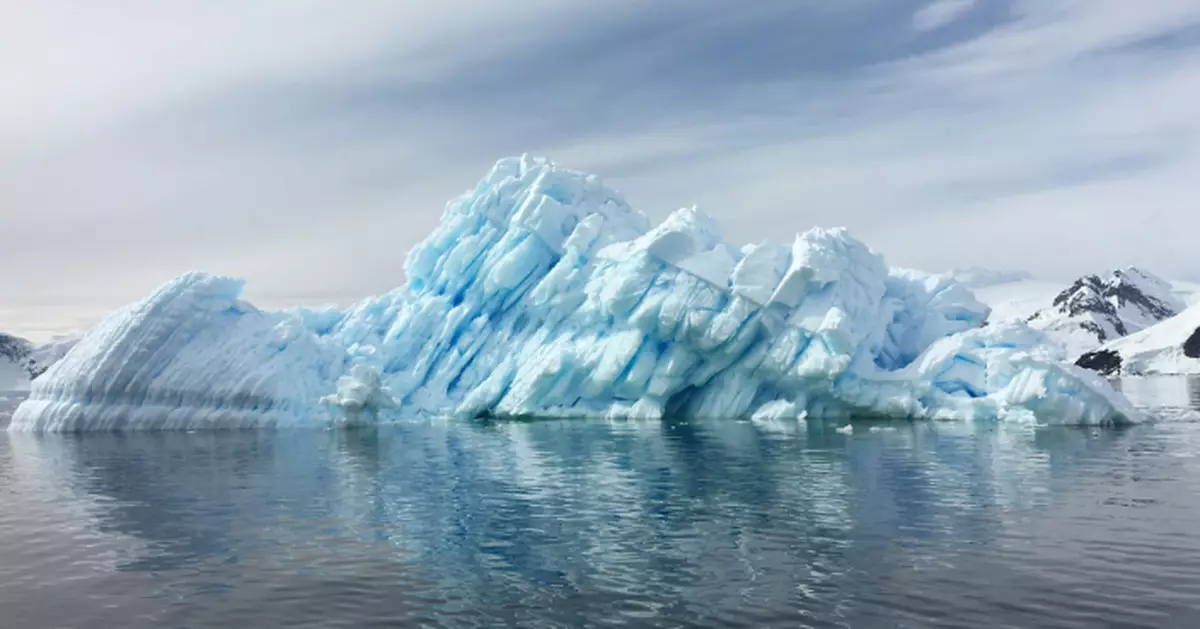 俄極地「冰漂」變奪命陷阱！漂浮服竟為廢品 女遊客遭暗流沖走喪生