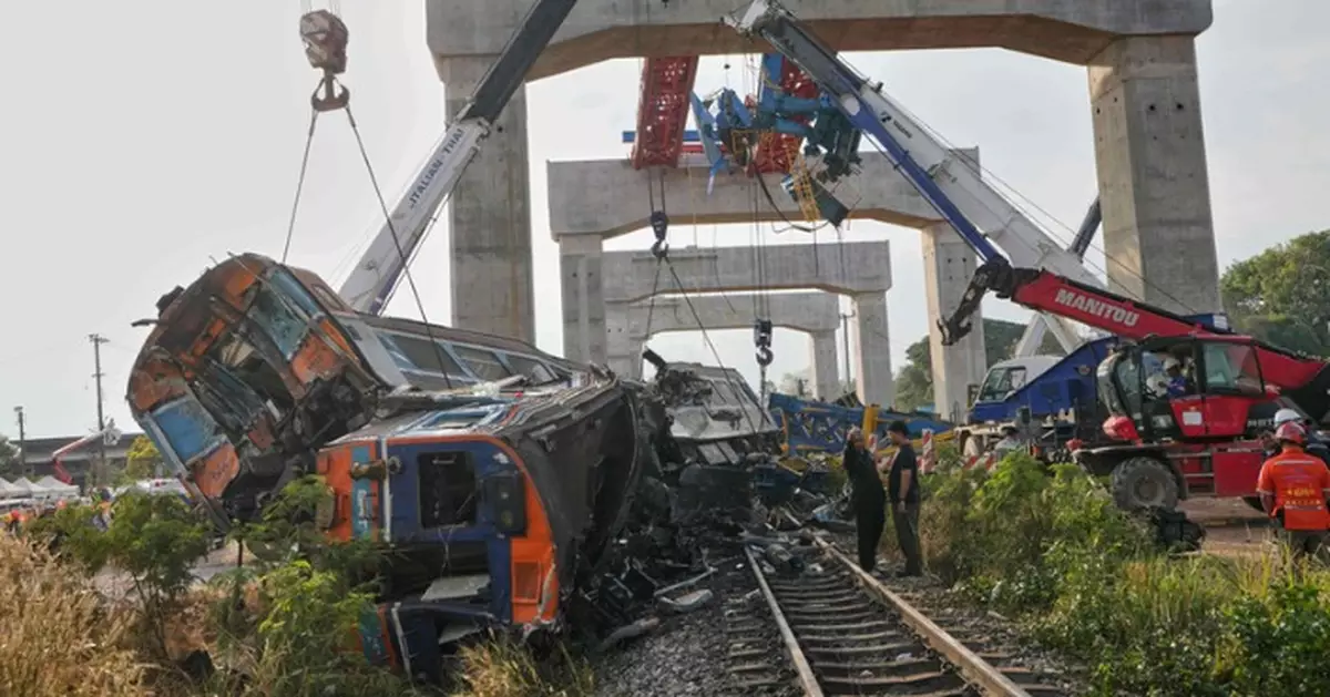 泰國呵叻府在建高鐵起重機擊中客運列車 釀最少22死55傷