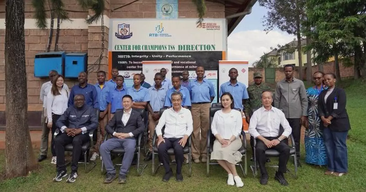 梁振英率團訪問盧旺達與恩森吉永瓦總理會面 冀深化中盧公共衛生合作