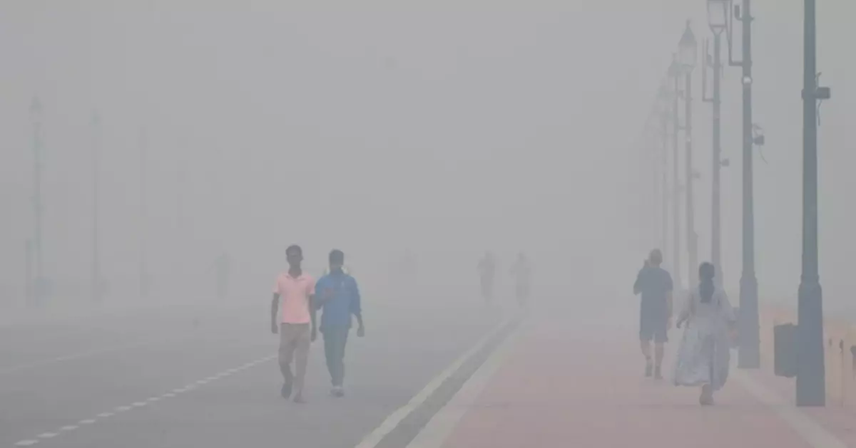 印度排燈節後空污飆升 旅客飽受困擾：機上禁食如廁苦等近一日