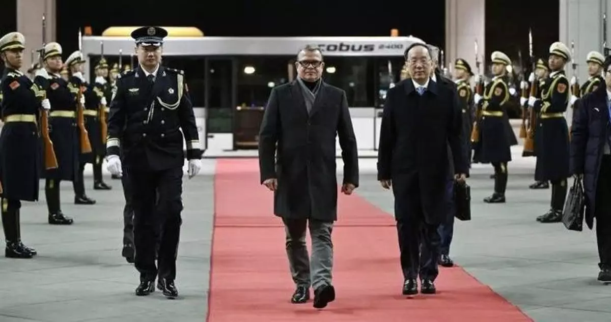 芬蘭總理奧爾波展開4日訪華 20多間企業高層隨行料將簽署多項合作協議