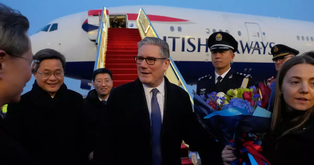 英國首相施紀賢抵達北京 展開4日訪華行程