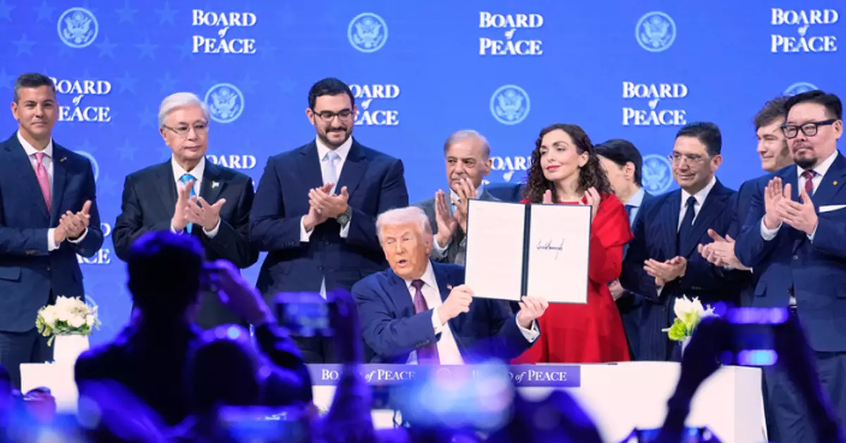 特朗普在瑞士舉行「和平委員會」簽約儀式 英外相表明不加入